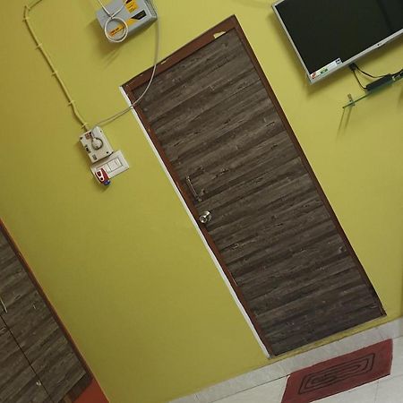 Hotel Tulsi Bānda Екстериор снимка