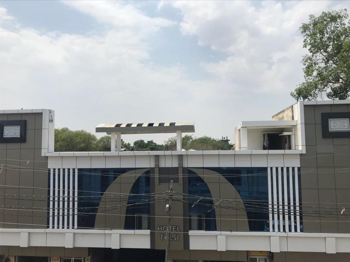 Hotel Tulsi Bānda Екстериор снимка